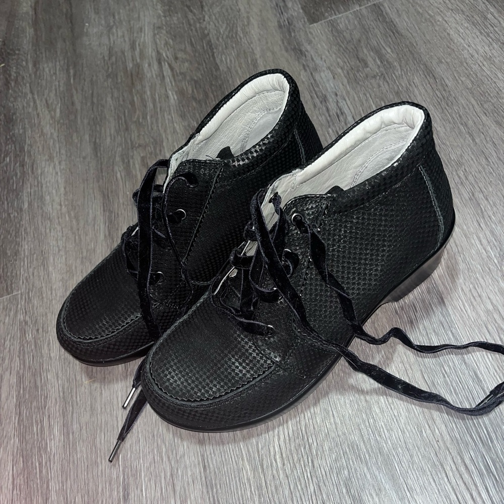 Alegria Black Textured Chukka Boots